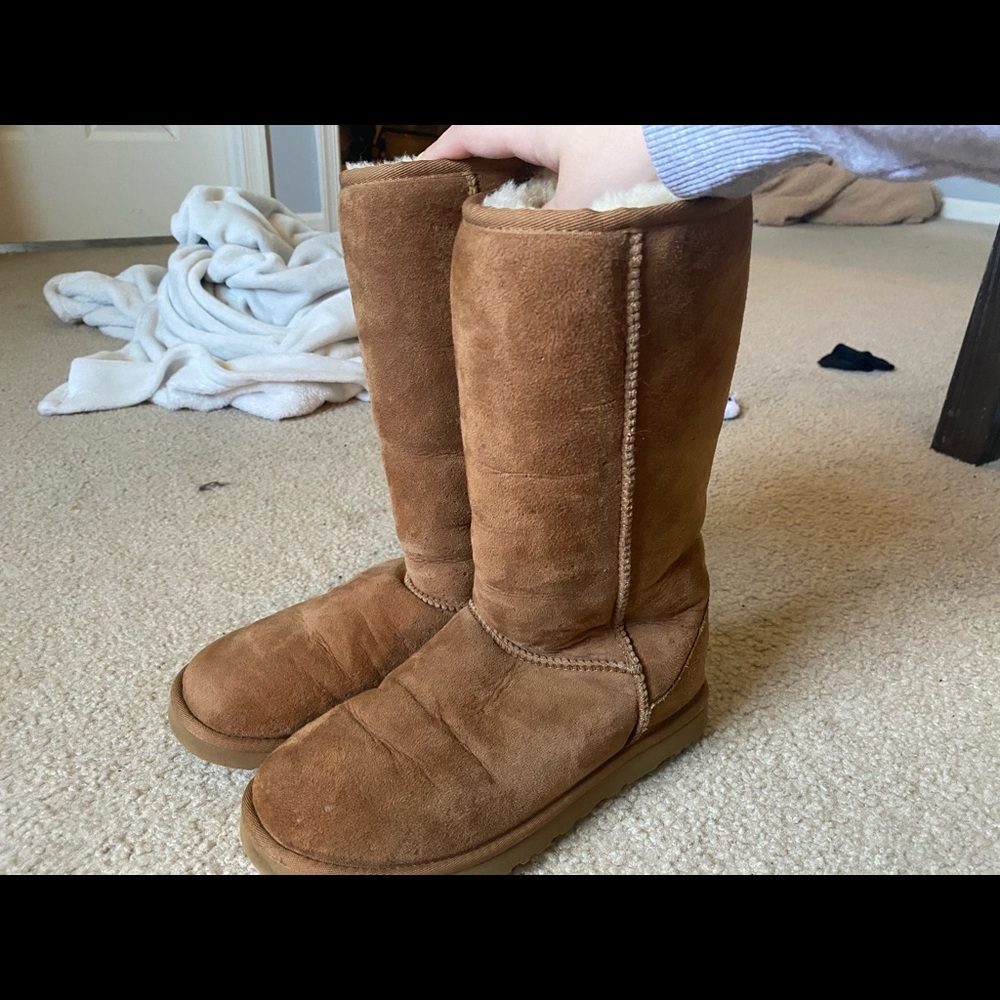 Barely worn UGG BOOTS
